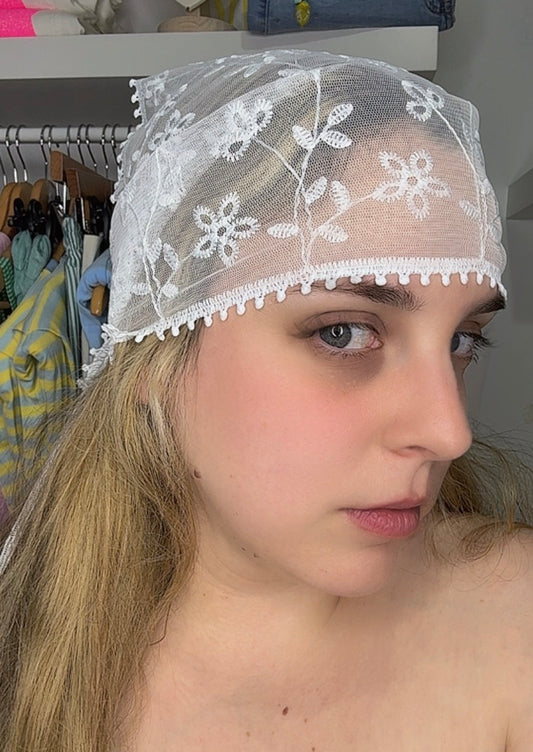 Pañuelo encaje blanco 3