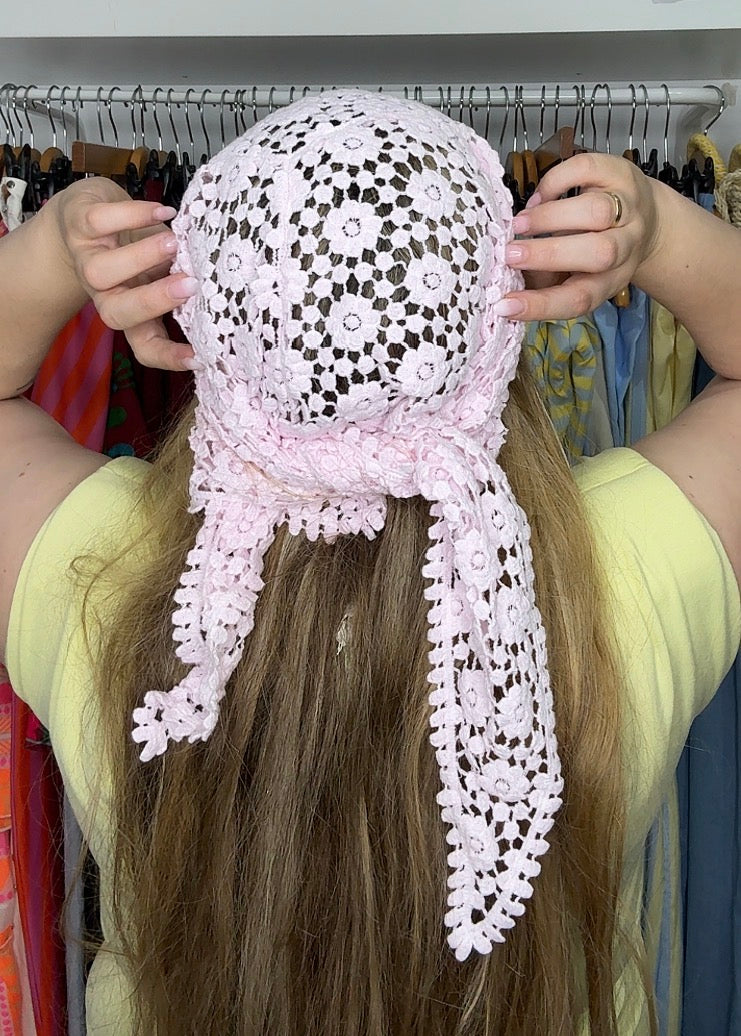 Pañuelo crochet rosa