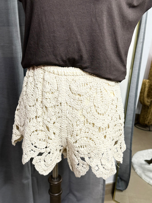Short crochet beige